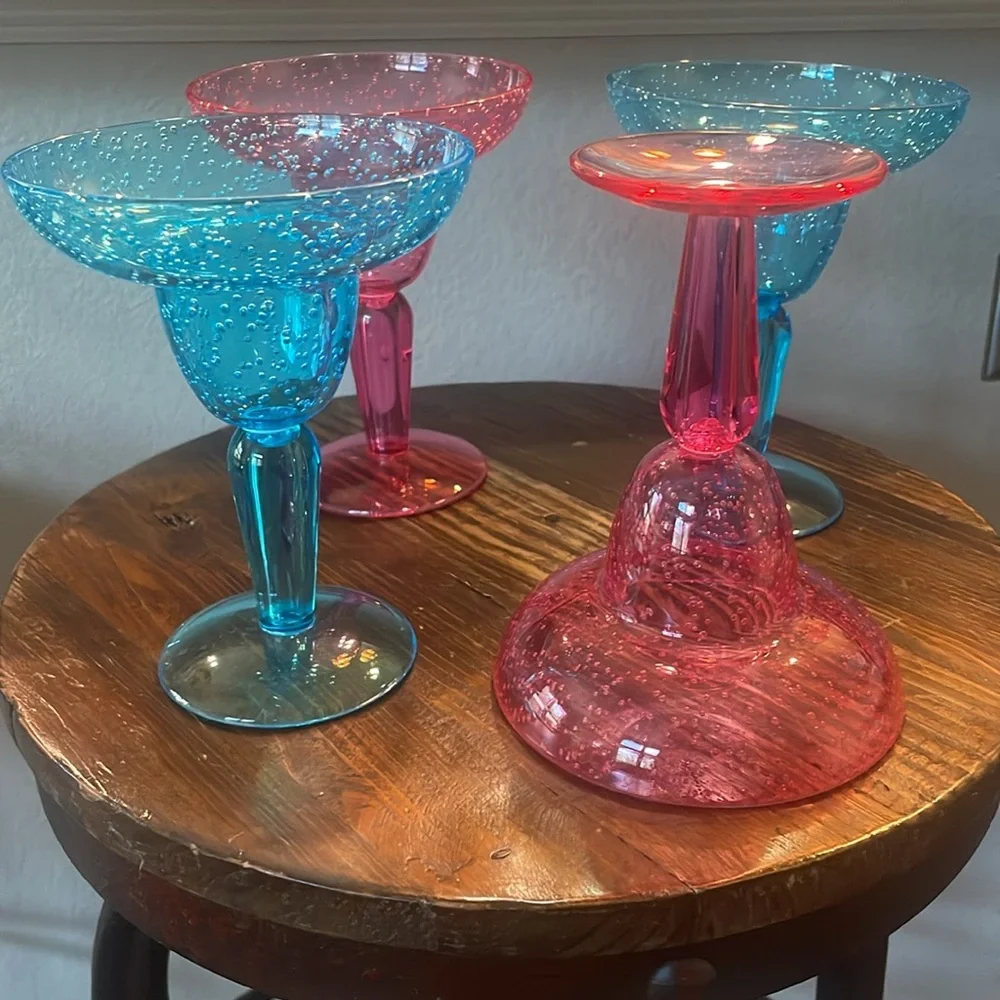 Margarita Glasses 4 pc Set Hard Plastic Pink Blue Bubbles Poolside Cabana NEW
